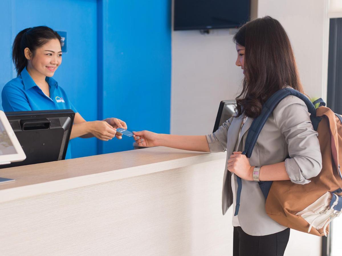 Hop Inn Bangkok Krung Thonburi Station Екстериор снимка